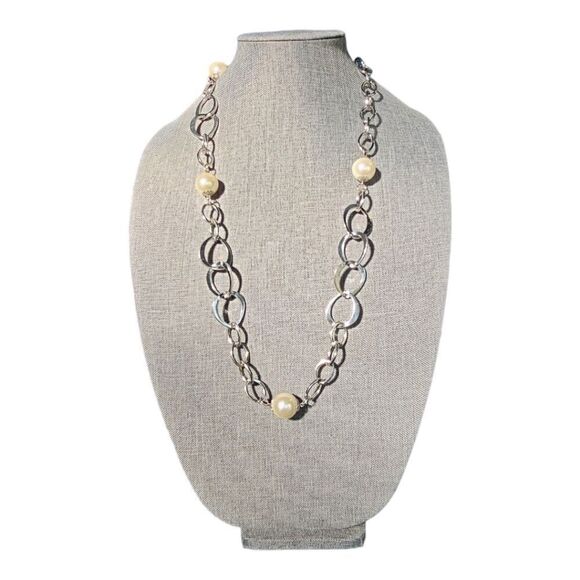 Pearlescent Silver-tone Link Gala Statement Necklace - Picture 6 of 11